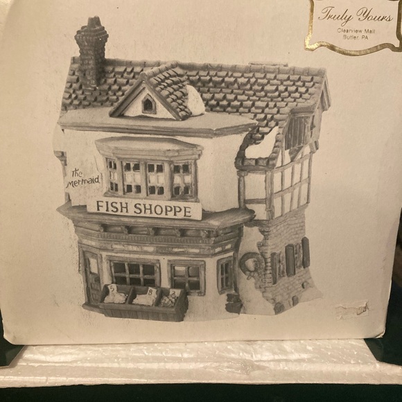 Department 56 Dickens Village Over 50 buildings and accessories. Prices vary - Picture 11 of 16